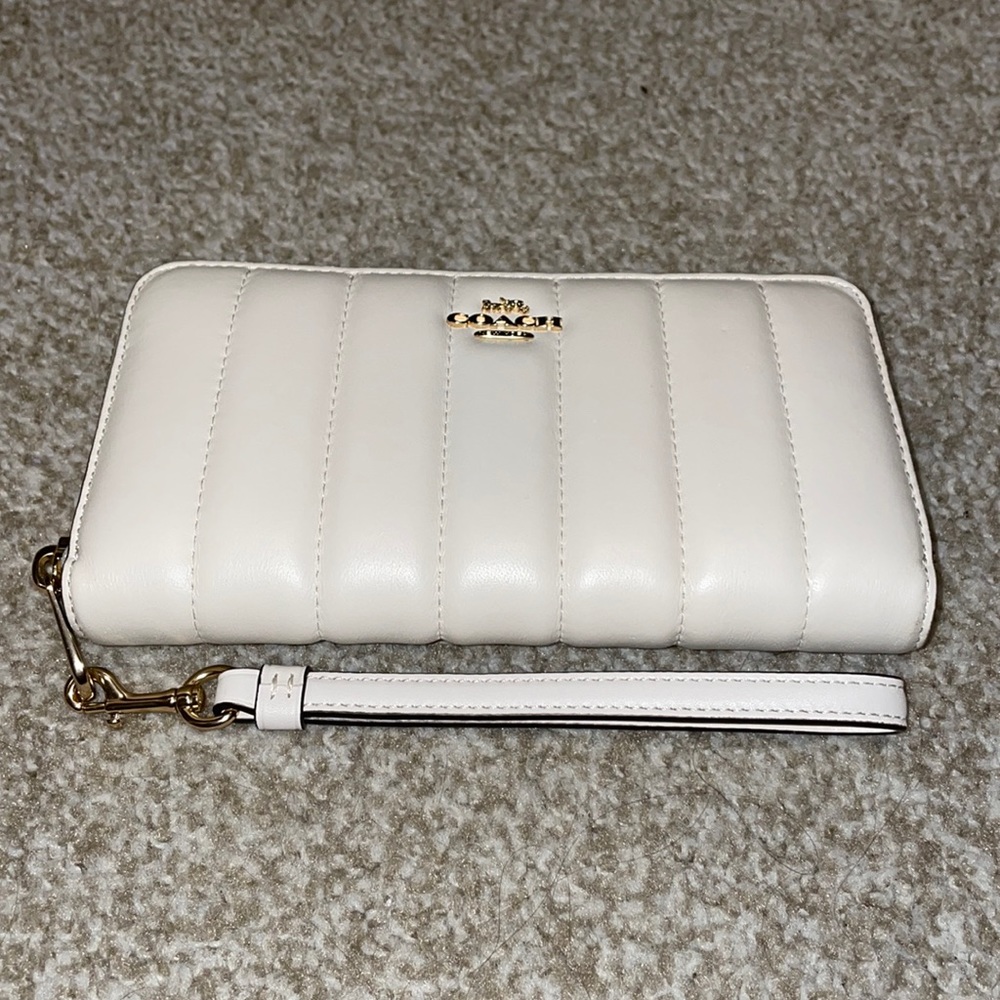 NWOT Accordion Zip Wallet With Pillow Quilting
